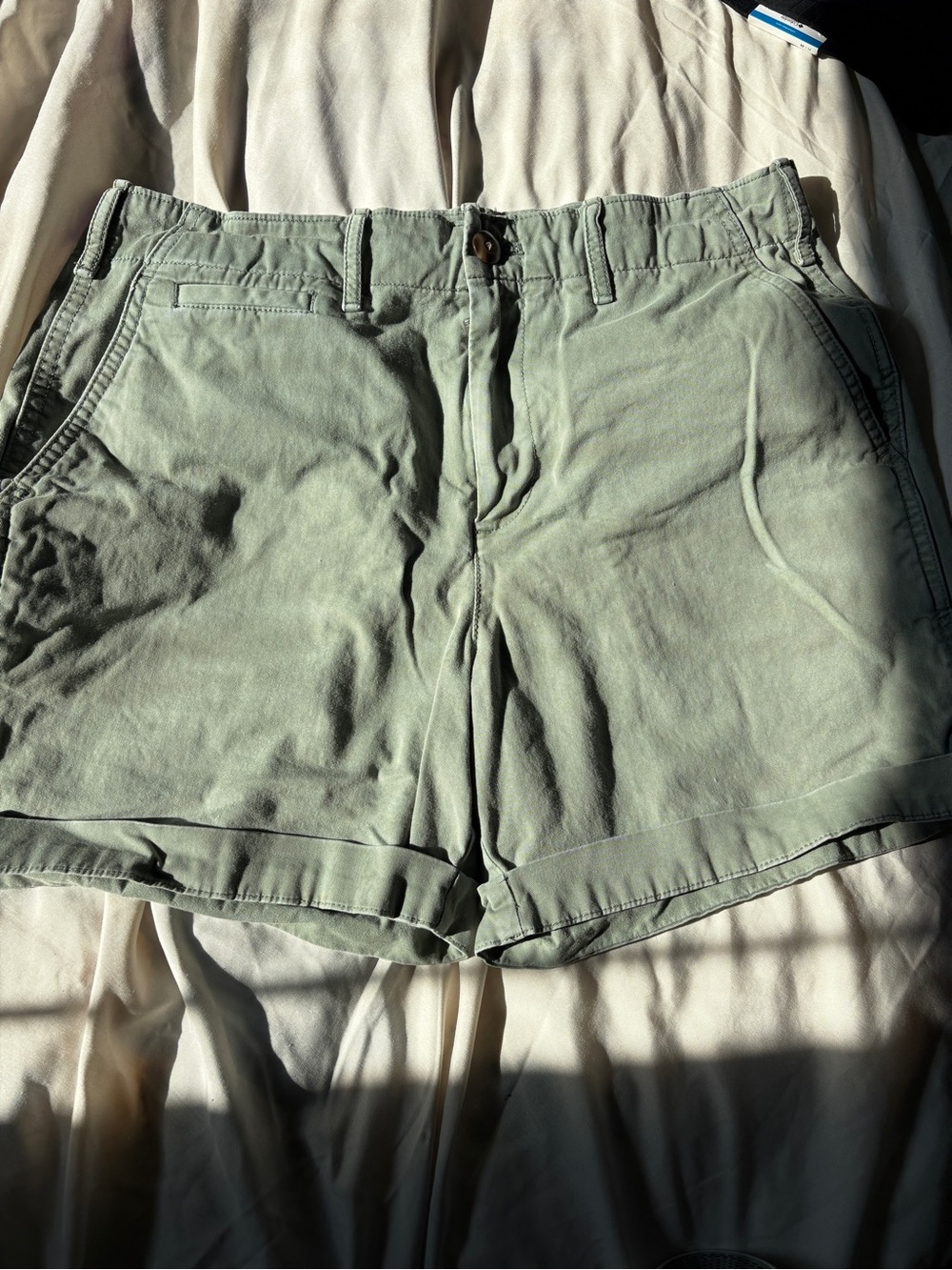 GAP Womens 5 Inch Khaki Shorts Olive Green Size 8 Mid Rise